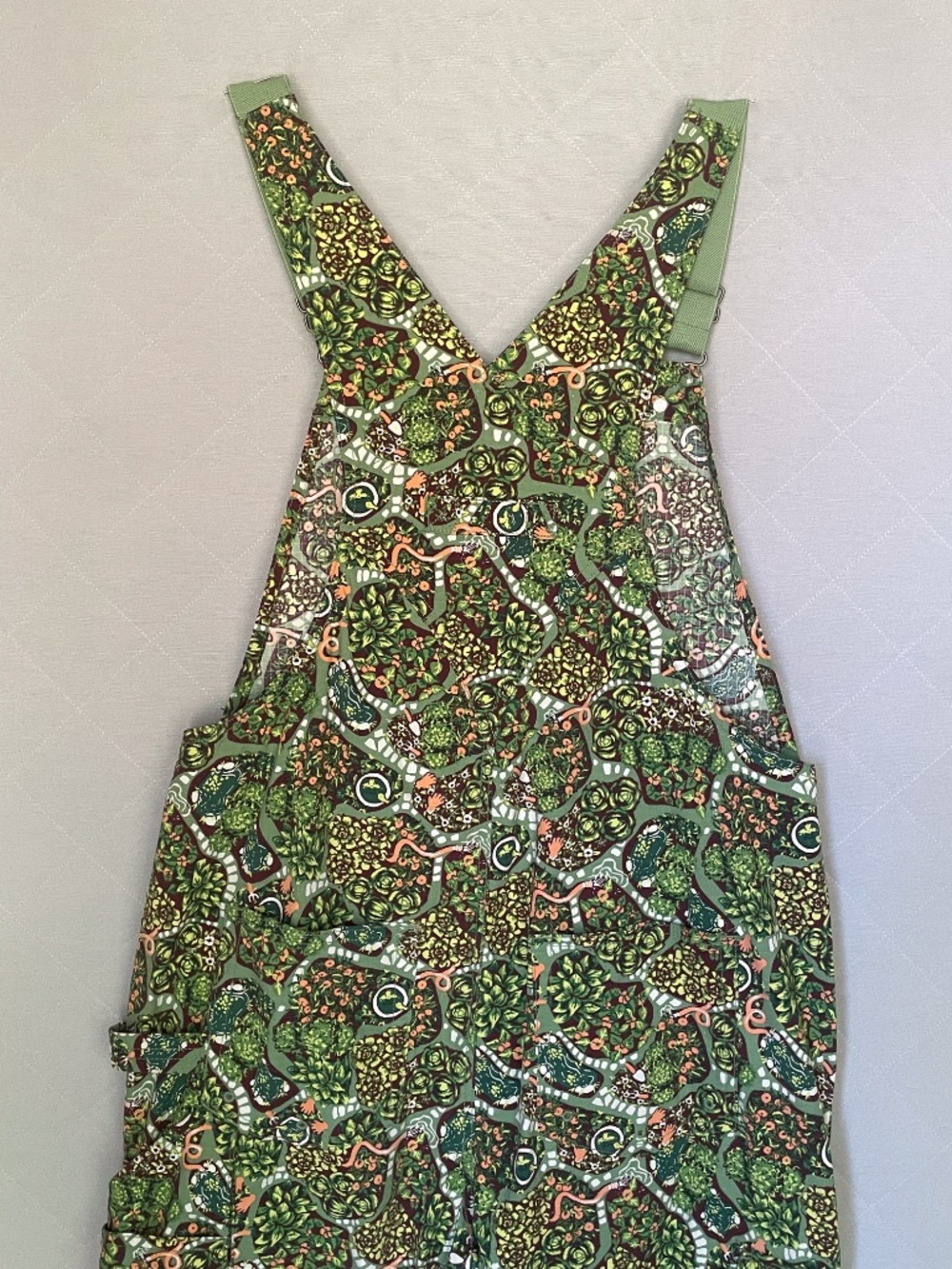 Duluth Women's Heirloom Gardening Overalls - Small - Cabbage and Hose Motif - Picture 5 of 16